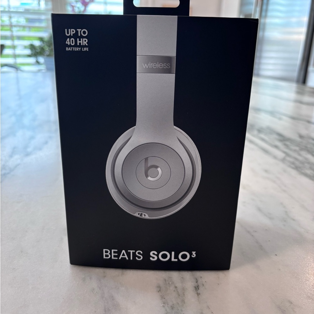 Beats Solo3 Wireless Headphones - Silver